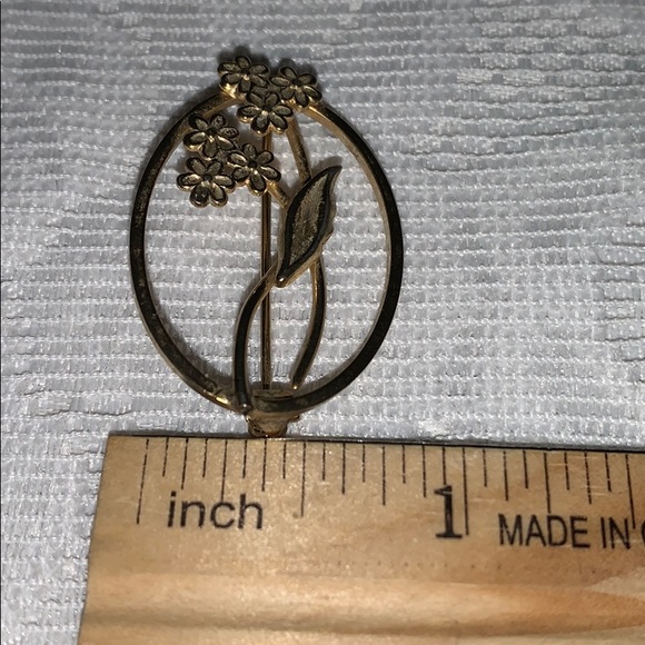 Floral Cluster Gold Tone Oval Brooch/Pin - Picture 6 of 7